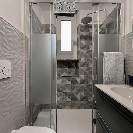 Elegant Three-room In Porta Romana * ミラノ